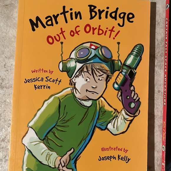 Two Pack paperback chapter book/ comic book - Picture 2 of 16